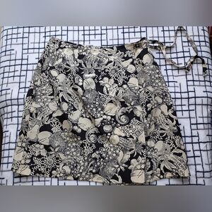 Pat Argenti 100% Silk Size 12 Beige and Black Floral Skirt